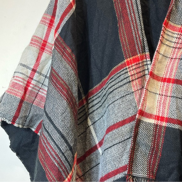NWT J Jill One Size Red Black Grey Plaid Open Front Fringe Trim Poncho - Picture 6 of 12